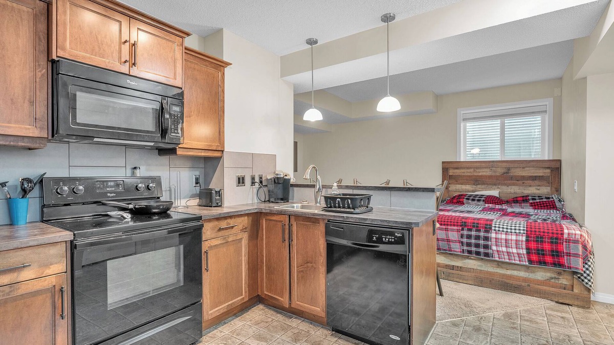 Southeast Calgary House | A pet friendly quiet neighbourhood! Great for safe quiet trips!
