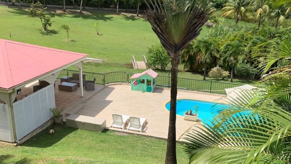 Circuit 1C1 House | A Petit Bourg, the villa "Le Bakoua" welcomes you in a tropical area!