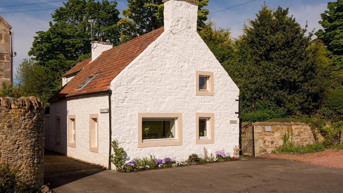 Aberlady Cottage | A picture-perfect 2 bedroom cottage boasting stunning waterfront views. Sleeps 4.
