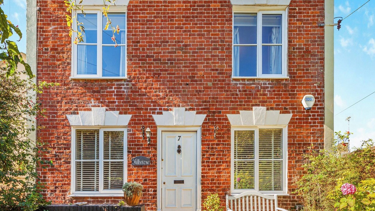 North Nibley Cottage | A picture perfect cottage for eight guests.