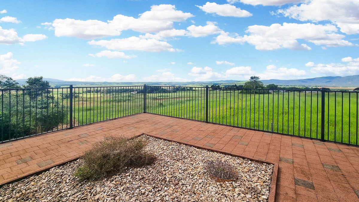 Atherton House | A picturesque 3 bedroom house with splendid views