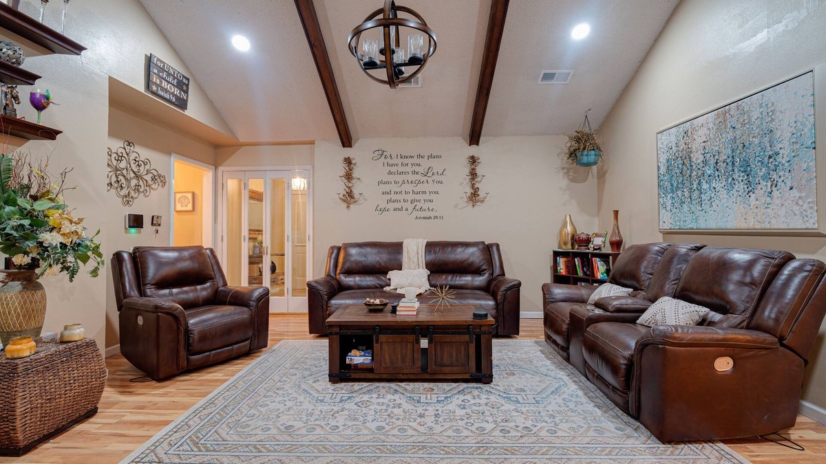 Broadmoor House | A Place 2Remember near LSU & New Orleans, it's an increasingly charming home!
