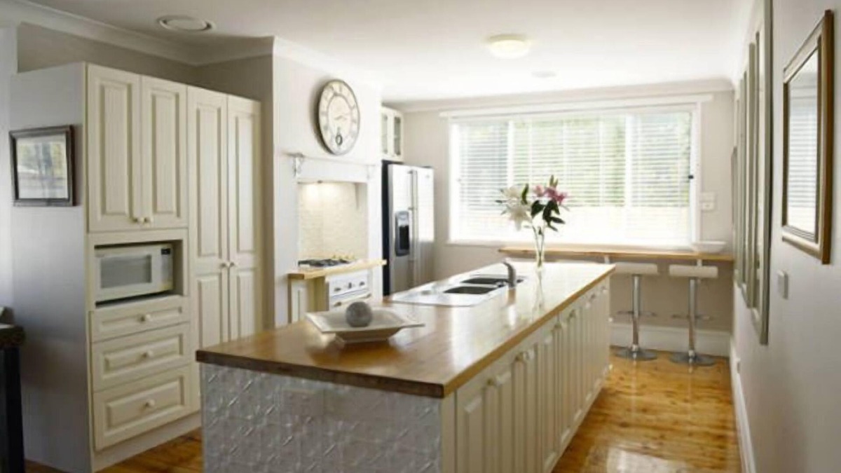 Ballarat House | A Place To Stay - Ascot & Eyre