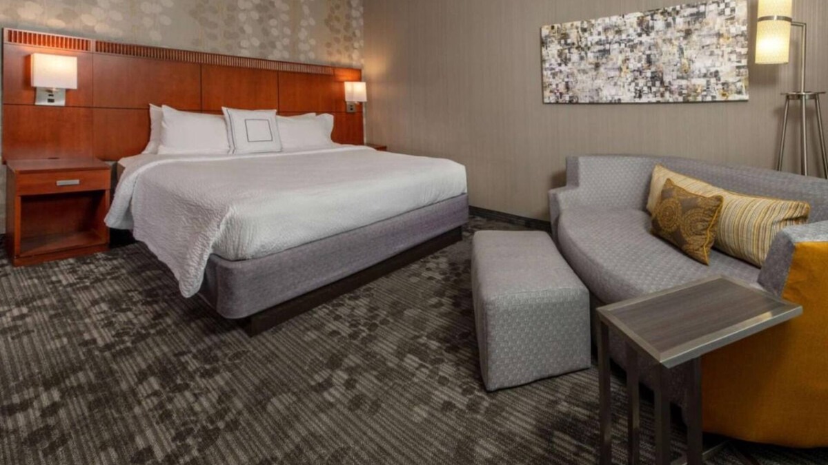 Newark Resort | A Place You'll Surely Enjoy! TWO Comfortable Units, Pet-friendly, Indoor Pool!