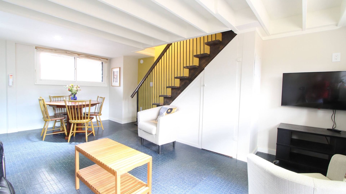 Woodstock Apartment | A pleasant space in a pleasant neighborhood in a beautiful part of the country!n