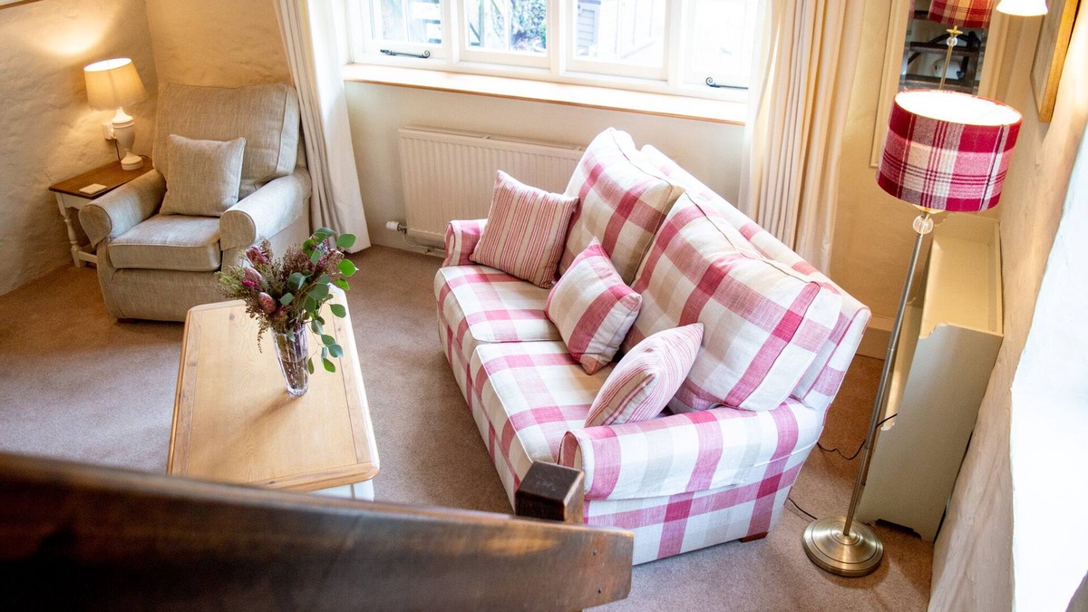 Allerford Cottage | A Pretty detached Cottage within the Pack horse grounds.