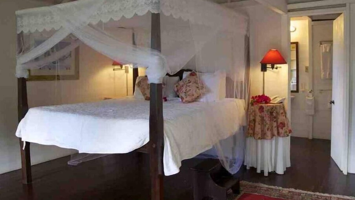 Pond Hill Cottage | A Private Gingerbread Cottage at the Hermitage