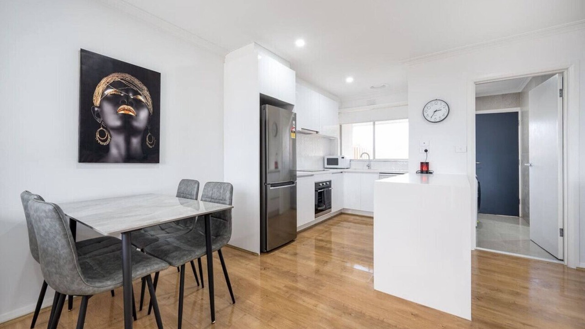 Bayswater House | A Private Hideaway with Large Backyard & 2 CarPark
