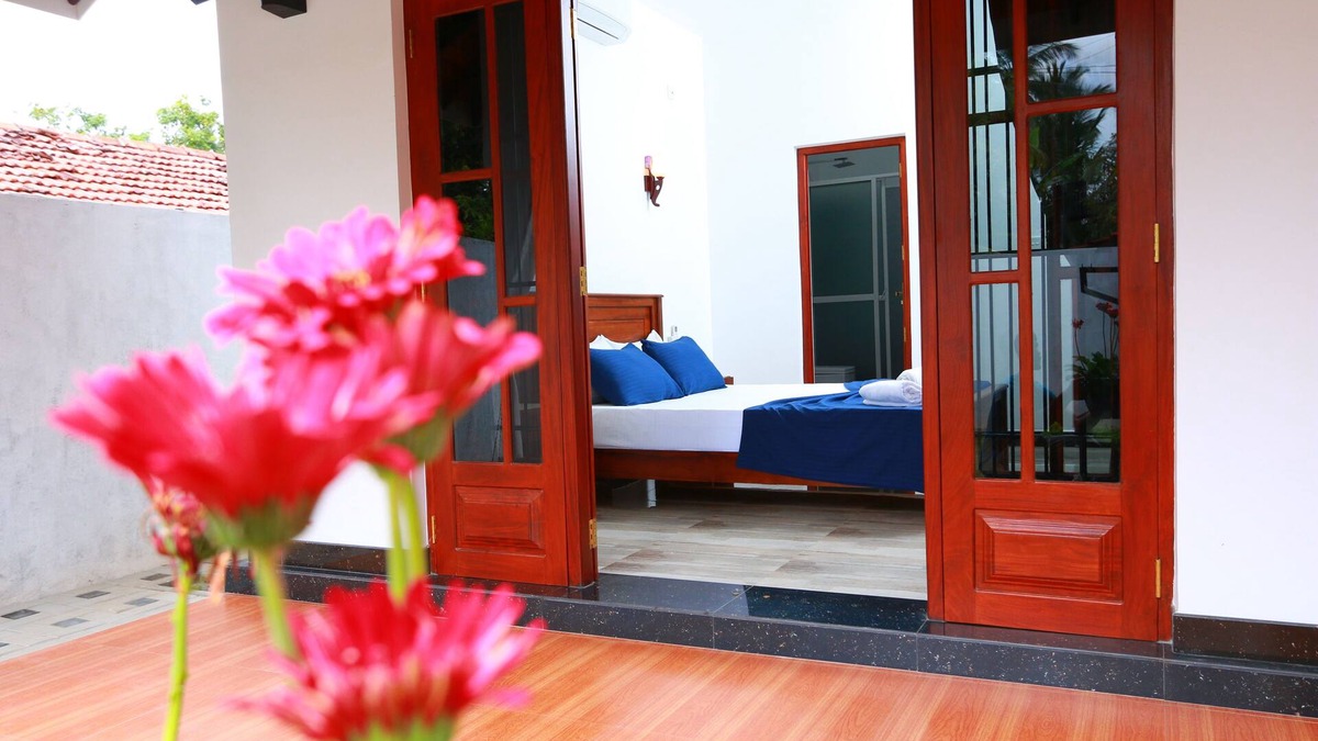 Daluwakotuwa Villa | a private house with a garden