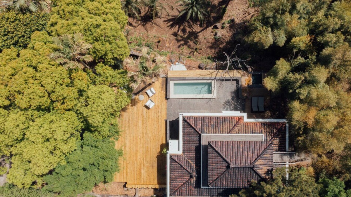 Jungmun Villa | A Private House with Greens and Natural Light of Jeju