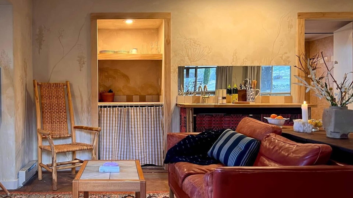 Cornville House | A private king studio with a kitchenette in the garden of Halliday House.
