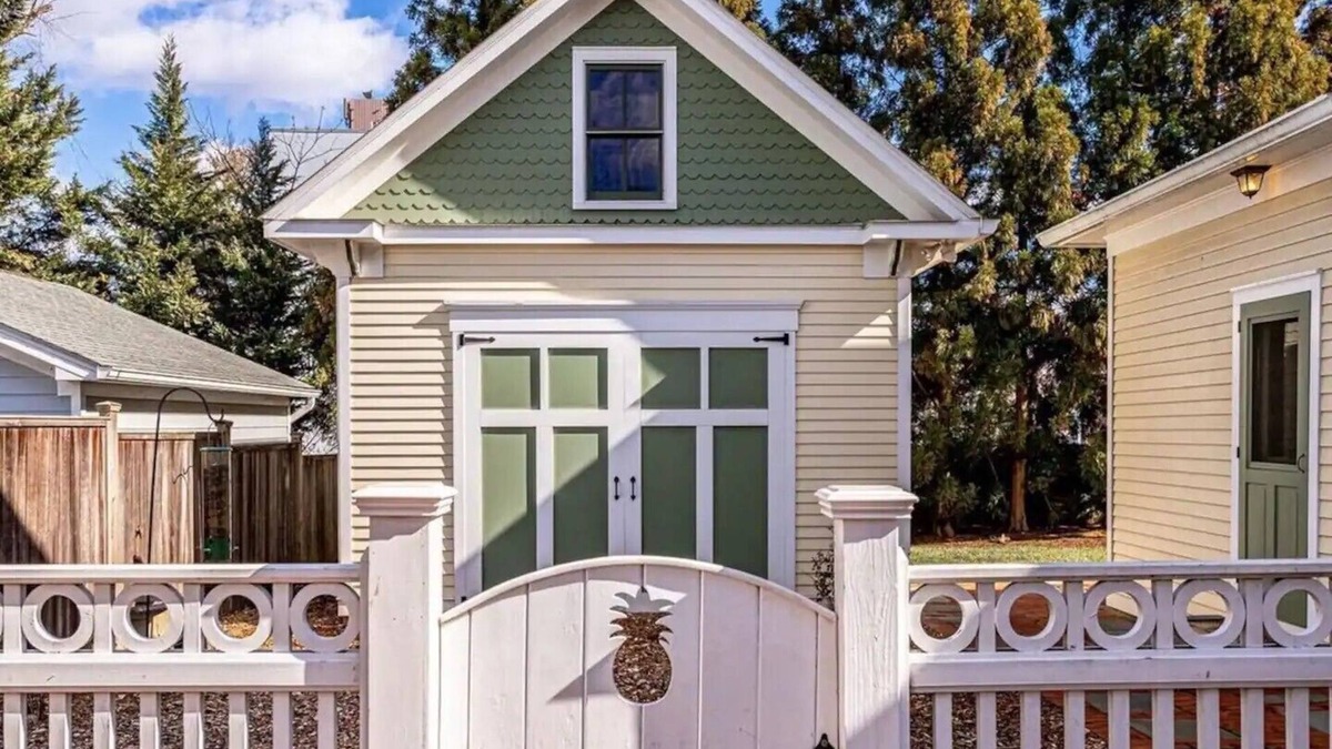 Falls Church Cottage | A Private, Serene Retreat Just Outside DC – Hillier Cottage
