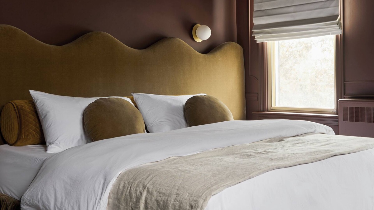 Stratford Hotel | A private staircase entrance will lead you to this Bold & Striking suite.
