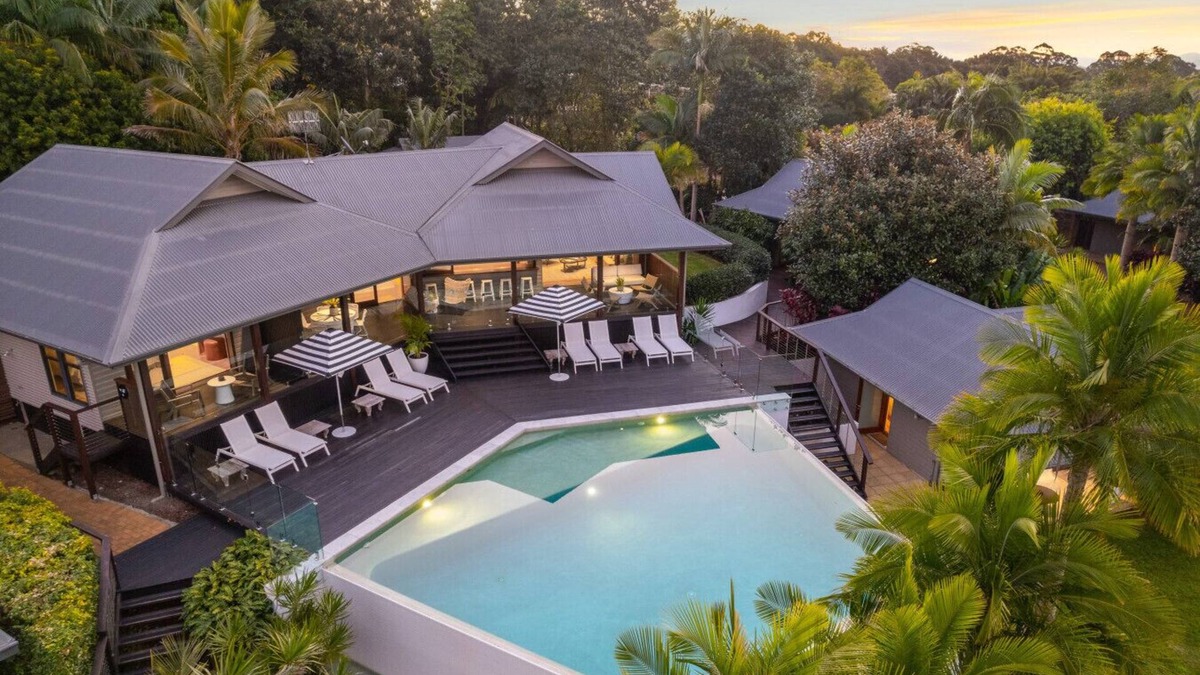 Ewingsdale Villa | A Private Studio Retreat with Hinterland Views