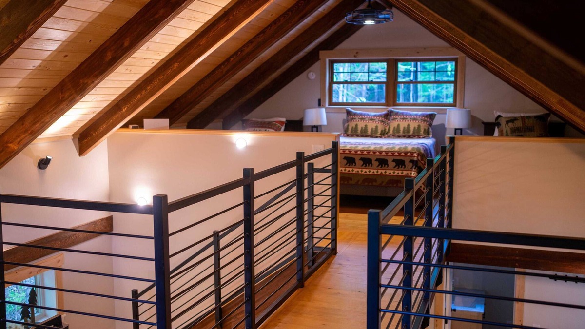Sheridan Cabin | A private wooded retreat with modern amenities, close to town and pet friendly!