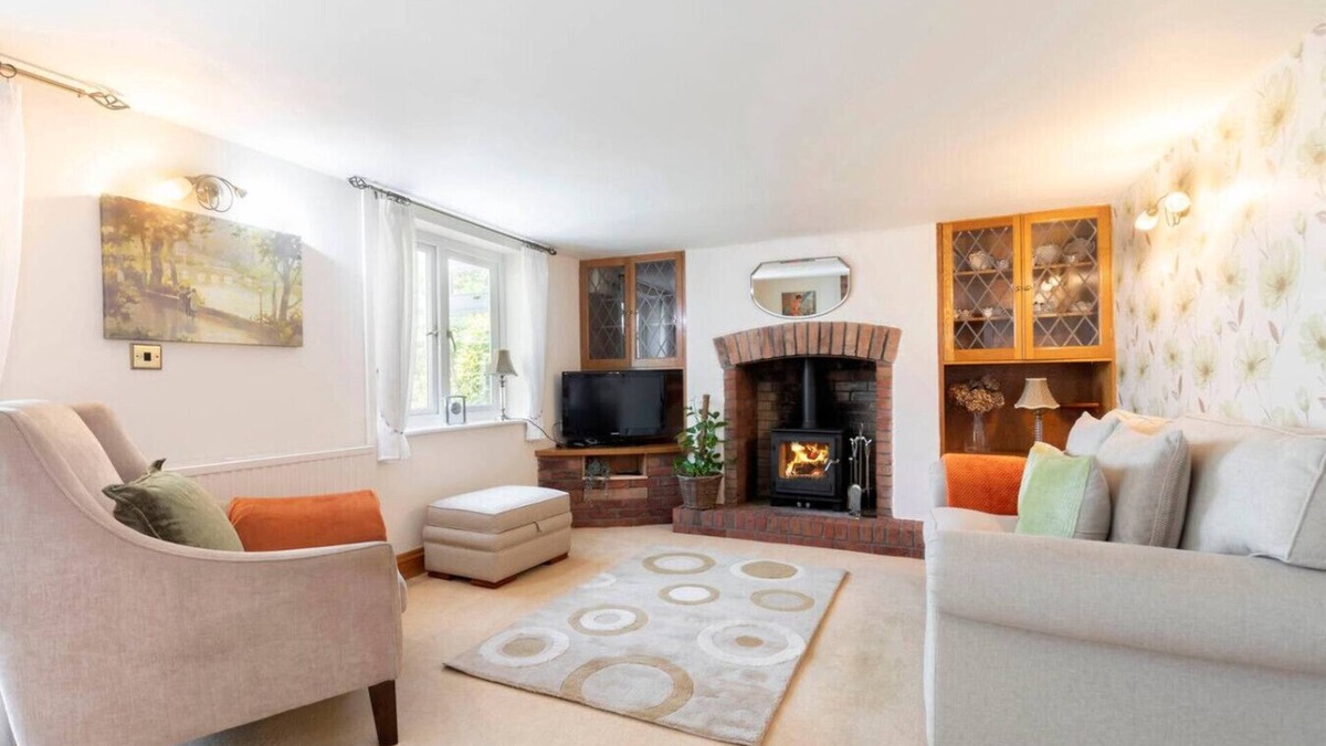 Eastington House | A Quaint, Relaxing 3-Bed Cottage in Eastington