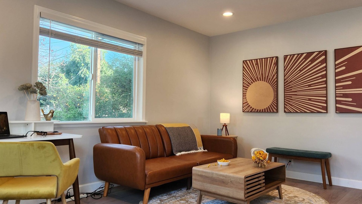 Rosemead House | A quiet 2-bedroom house nestled in a Rosemead courtyard.