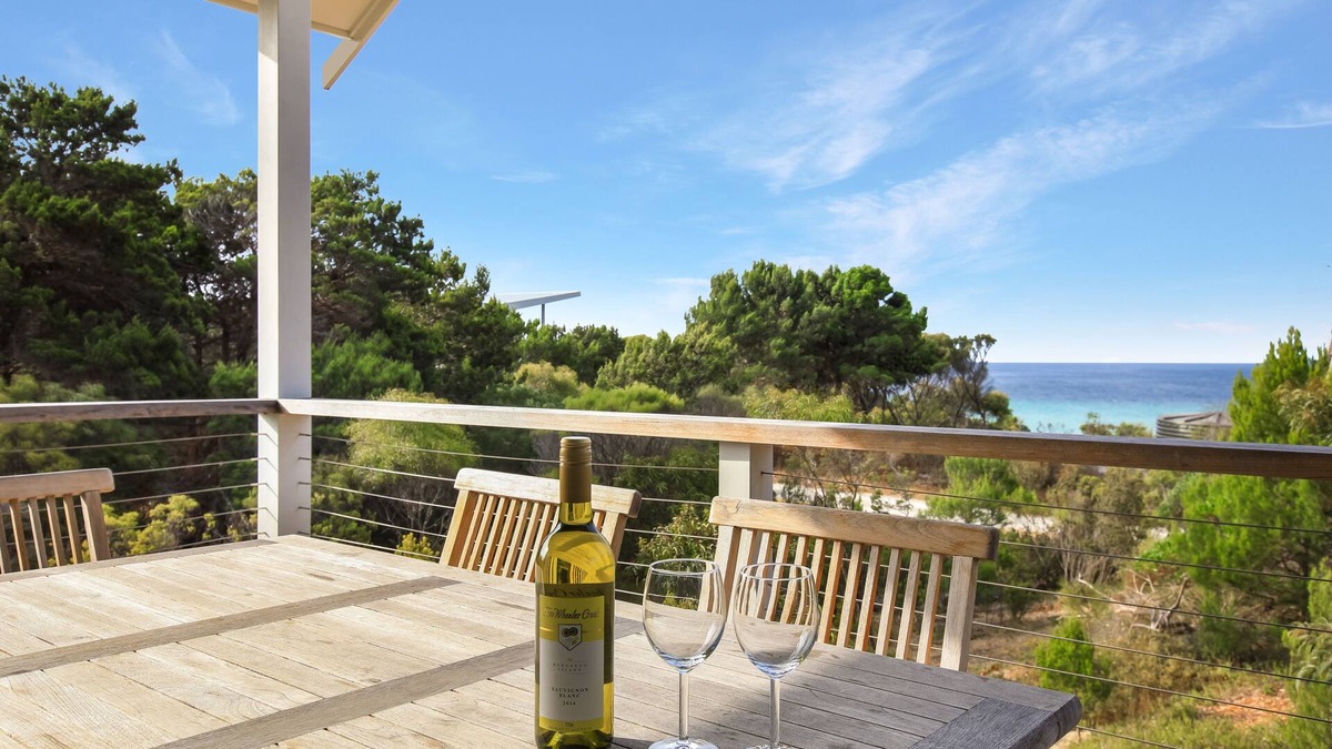 Island Beach House | A quiet beach retreat with abundant flora and fauna