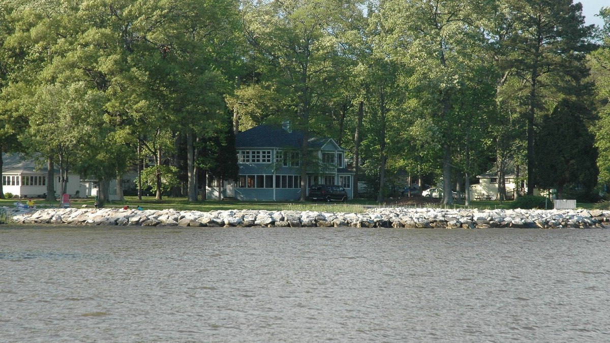 Cape Anne House | A quiet, family retreat home on the Chesapeake Bay, south of Annapolis MD