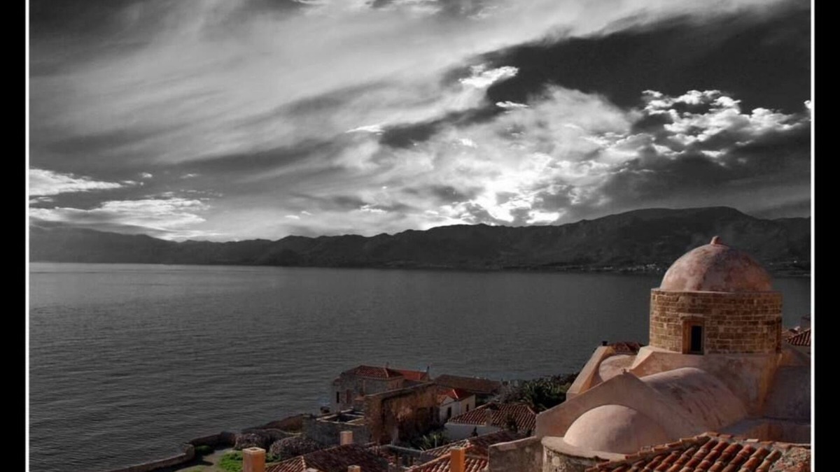 Velies Cottage | a quiet little Greek village with a classic cottage 15 minutes from monemvasias