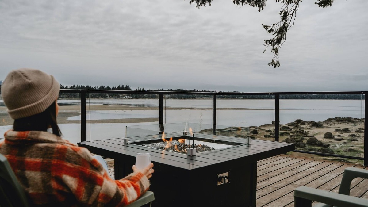 Regional District of Nanaimo Condo | A quiet oceanfront hideaway on the shoreline of Nanoose Bay. n