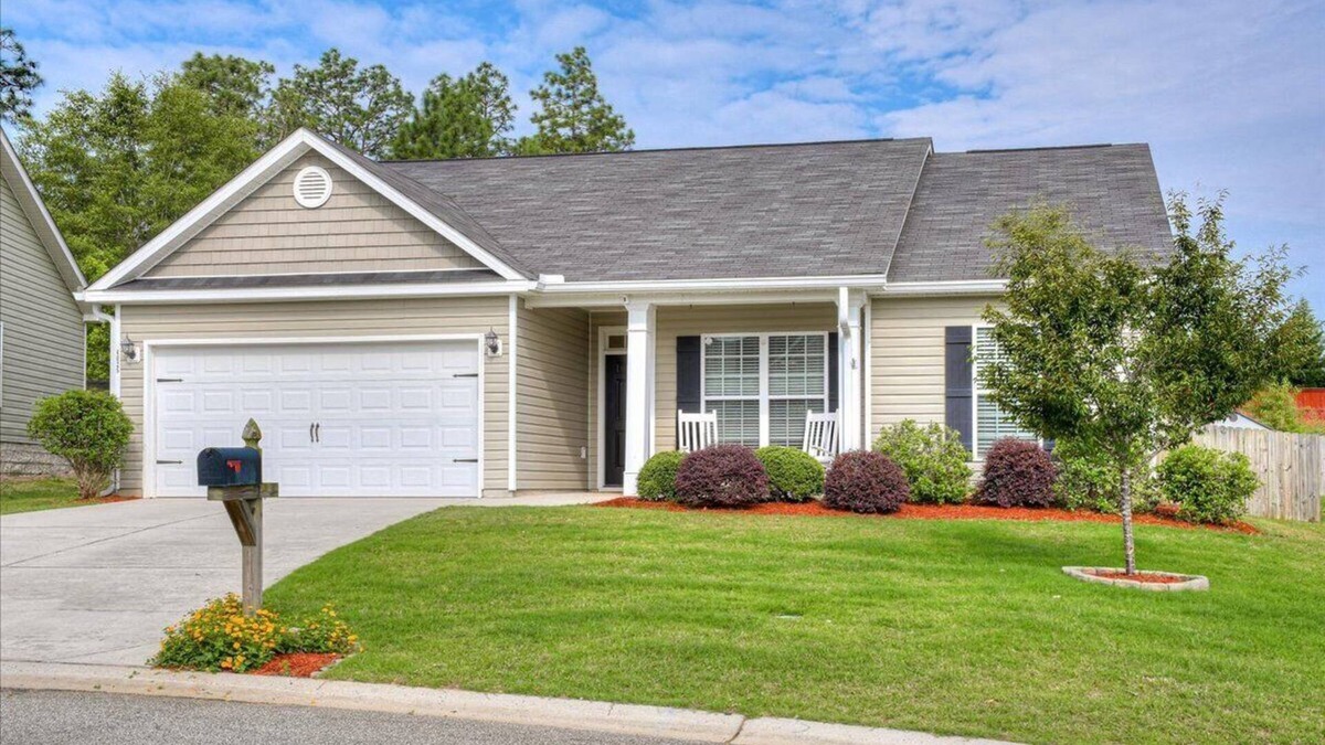Aiken House | A quiet place to relax, yet close to everything. Minutes from downtown.