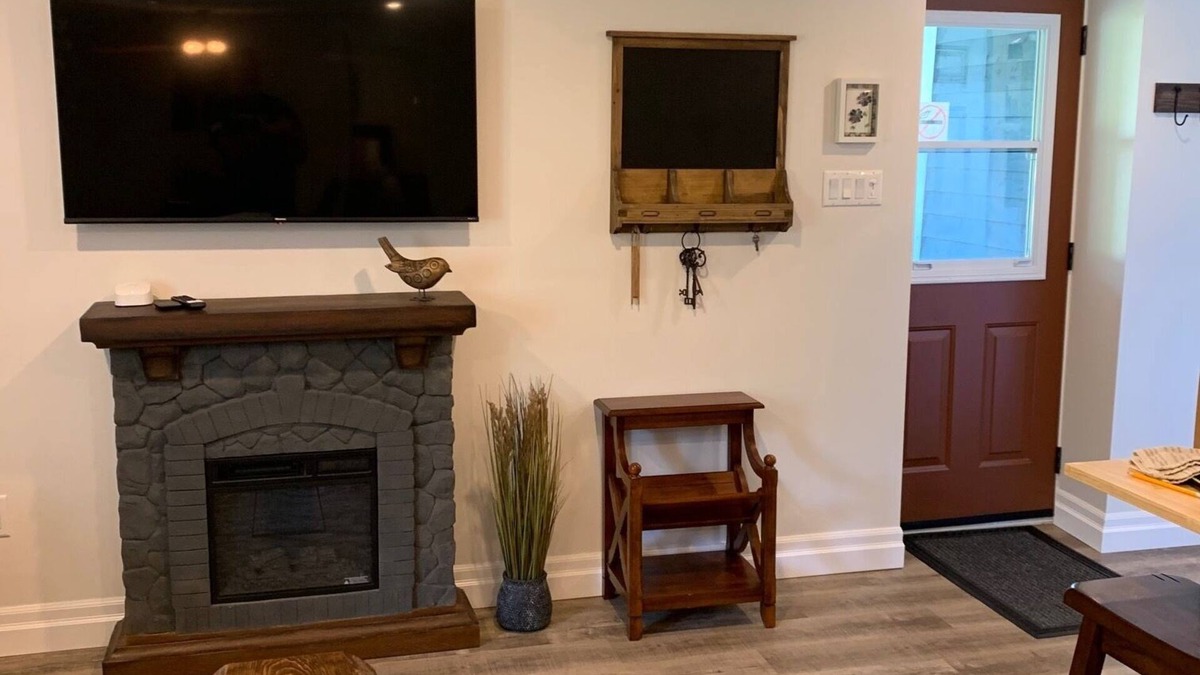 Dunfield Apartment | A quiet retreat, conveniently located near the historic part of Trinity!