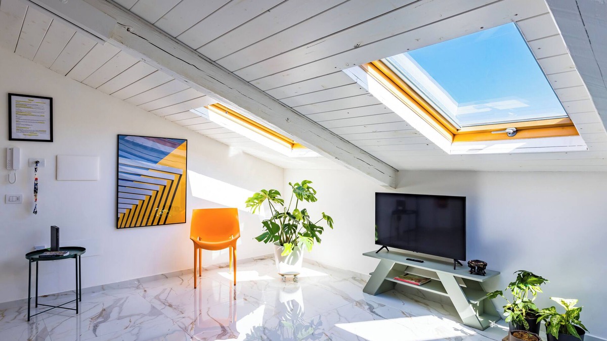 Naples City Centre Apartment | A Quiet Space - design sloping roof apartment near Central Station