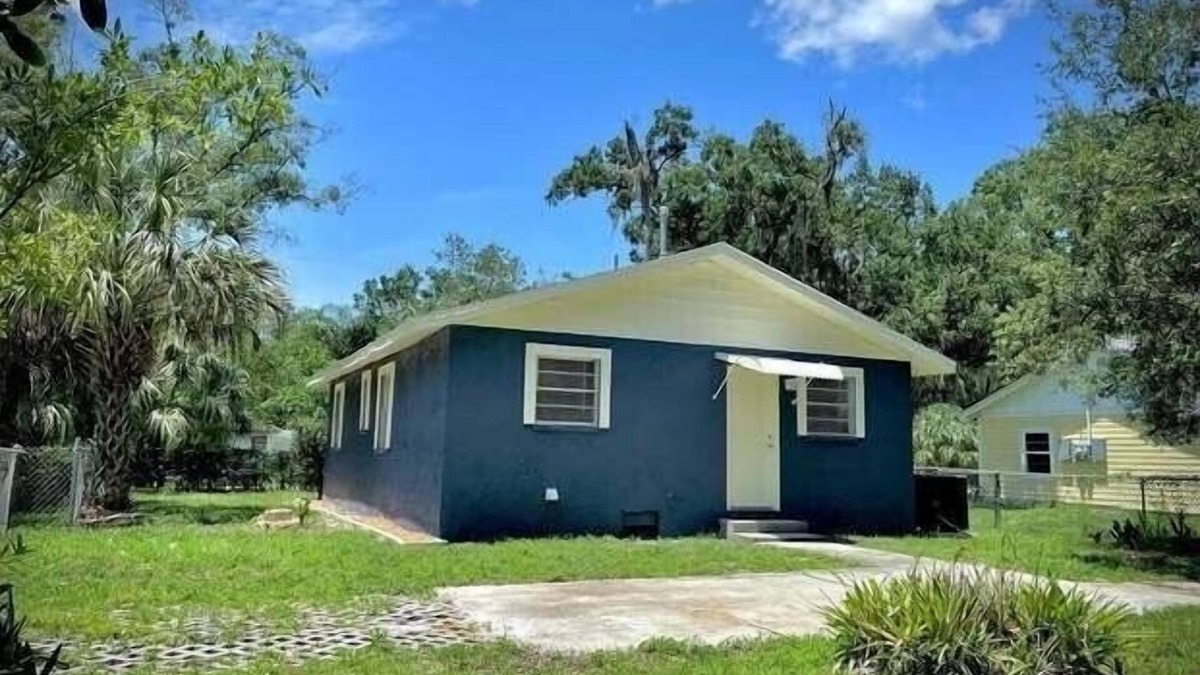 Sulphur Springs House | A quiet two-bedroom home in the heart of Tampa.