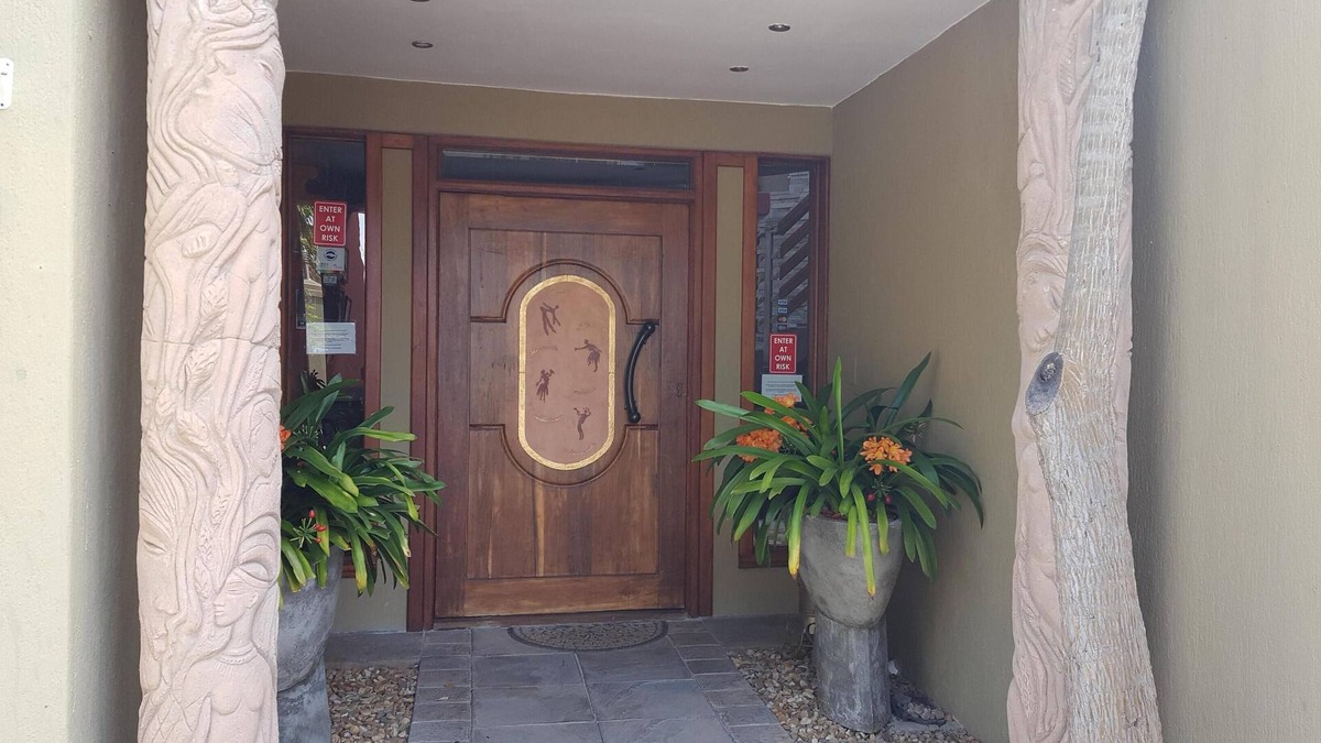 West Beach House | A REAL HOME AWAY FROM HOME EXPERIENCE.