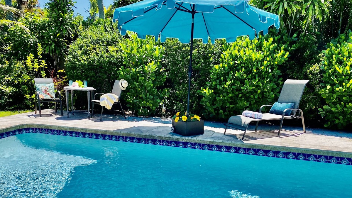 Northwood Shores House | A Relaxing Oasis w/private heated salt water pool! Close to the Intracoastal.