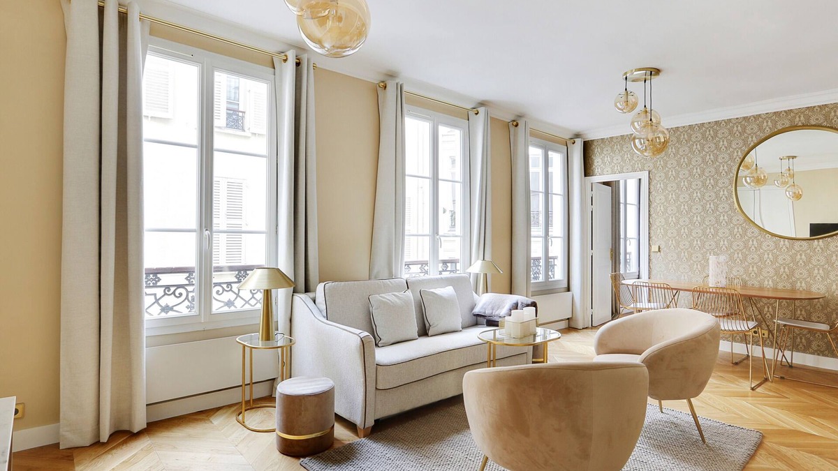 Madeleine Apartment | A Remarkable 2-BR/2BA in Opéra- Saint-Lazare