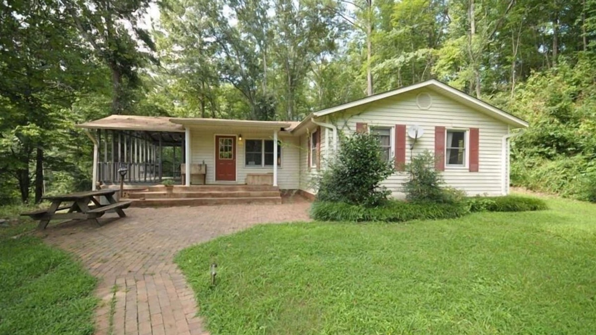 Waldo Cabin | A remote cabin surrounded by Forests, Creeks, and near Cheaha!