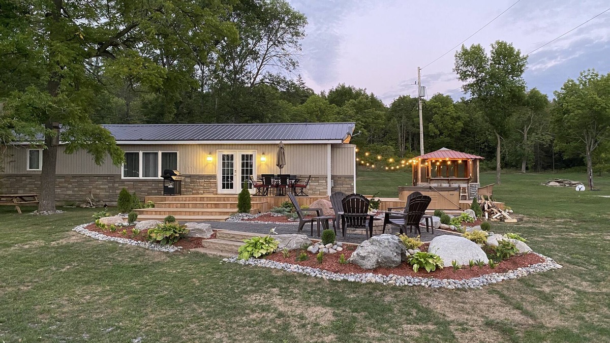 Campbellford House | A Resort Style Stay