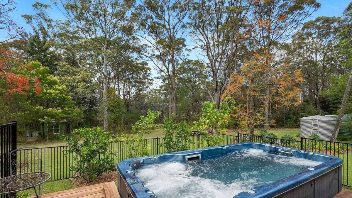 Tapitallee Bed & Breakfast | A restful bushland home set on five acres, great for local sight seeing.