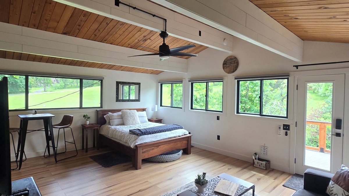 Douglas County House | A Restful Studio Near a Creek and Forest - Pets