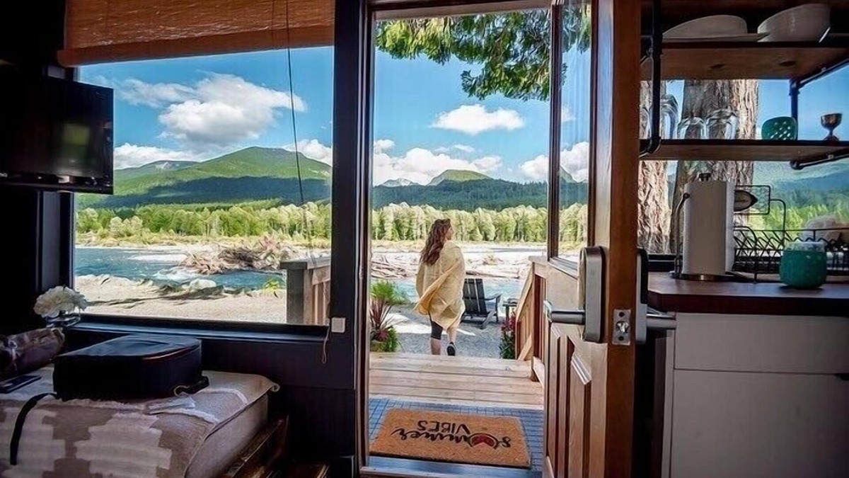 Packwood House | a riverfront retreat nestles on the Cowlitz River