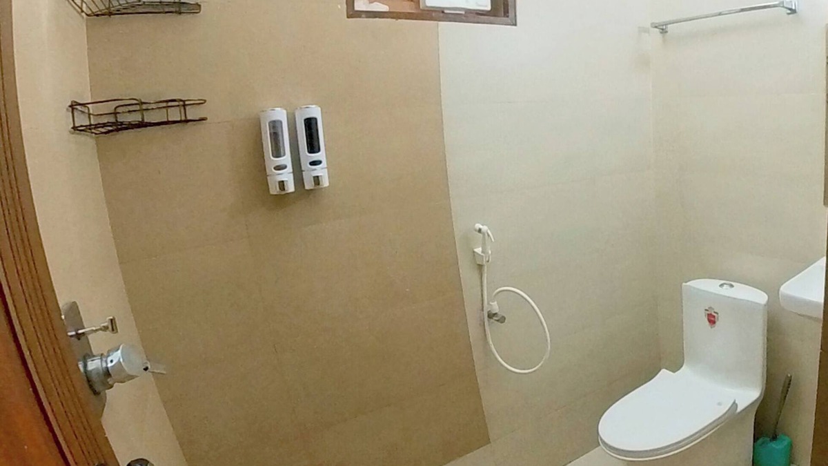 Thalassery Villa | A Riverside Retreat Holiday Home with Kitchen B1 - Deluxe 2+1-Wi-Fi-AC