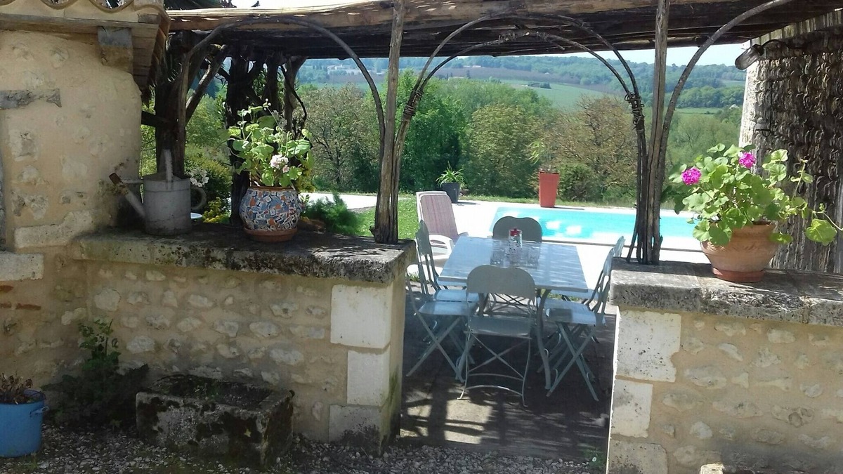 Montmoreau-Saint-Cybard Cottage | a romantic and very peaceful authentic French farm near dordogne
