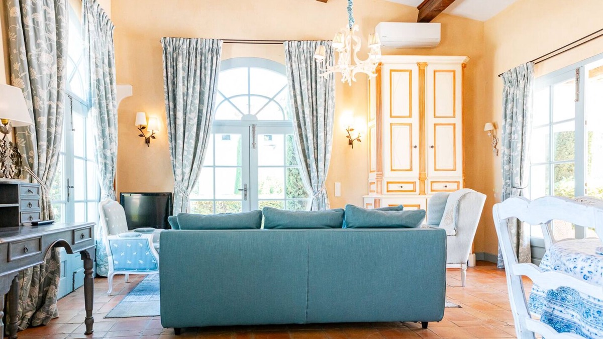 Loriol-du-Comtat Cottage | A romantic cottage for two