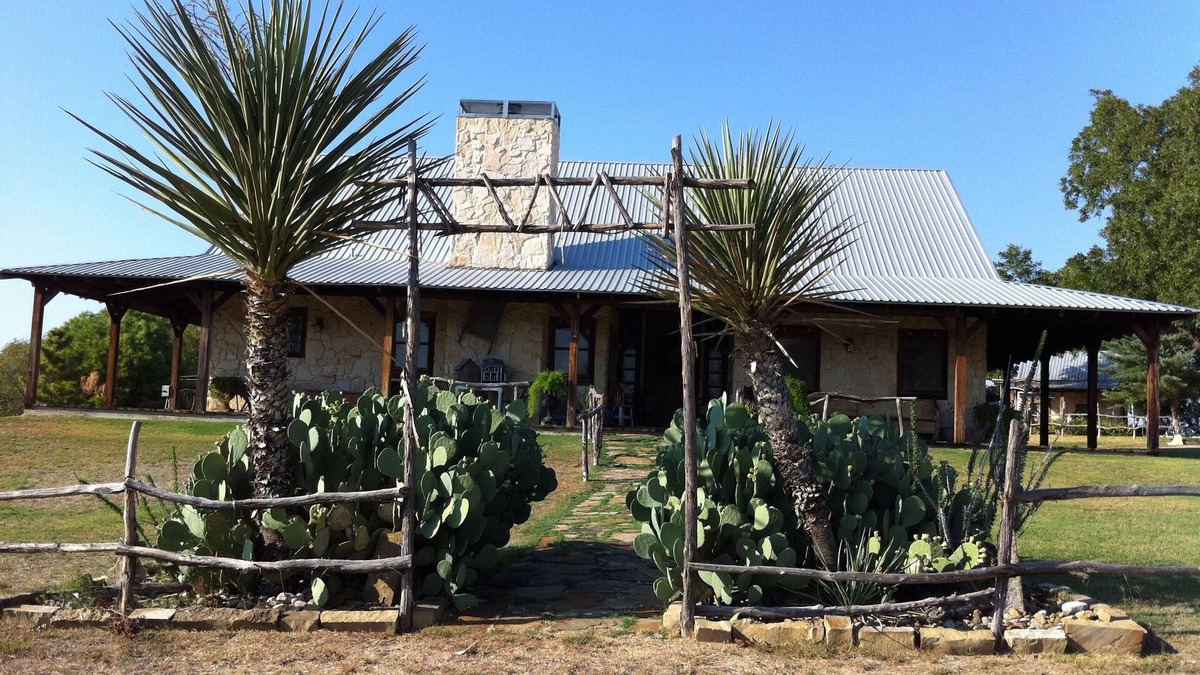 Ennis Other | A Romantic, Family And Pet Friendly Guest House.