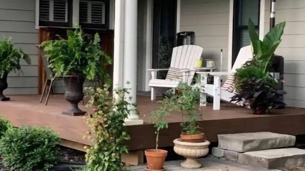 Bardstown Apartment | A Room Off Broadway, a prime downtown hideaway