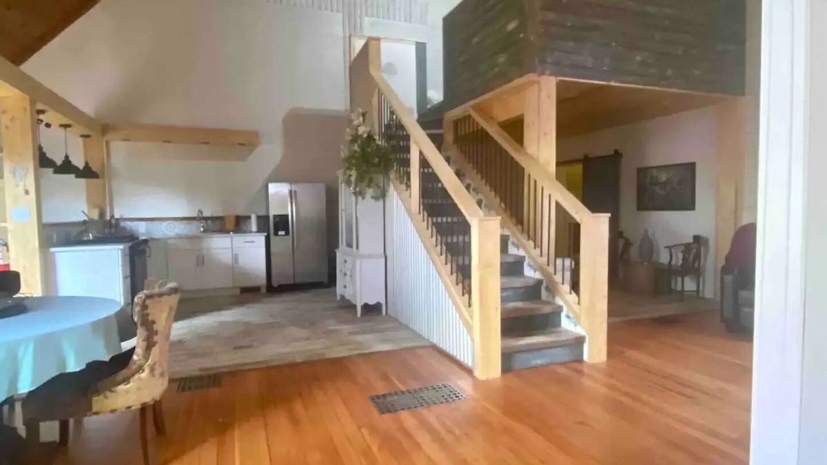 Bowden House | A Room With A Pew Master Suitenn