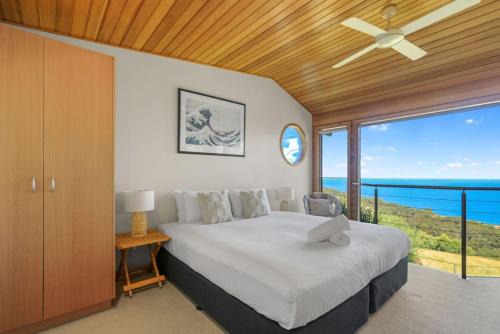 Wongarra Apartment | A Room With A View - Boat House