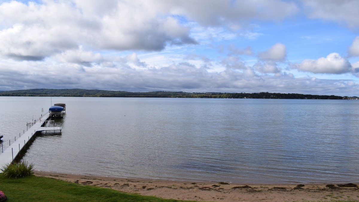 Oden Condo | A sandy beach vacation on beautiful Crooked Lake