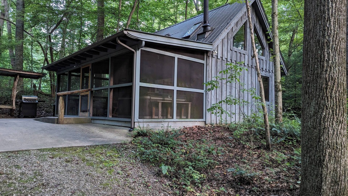 Rockbridge Cabin | A secluded couples retreat set in a mature forest in the beautiful Hocking Hills