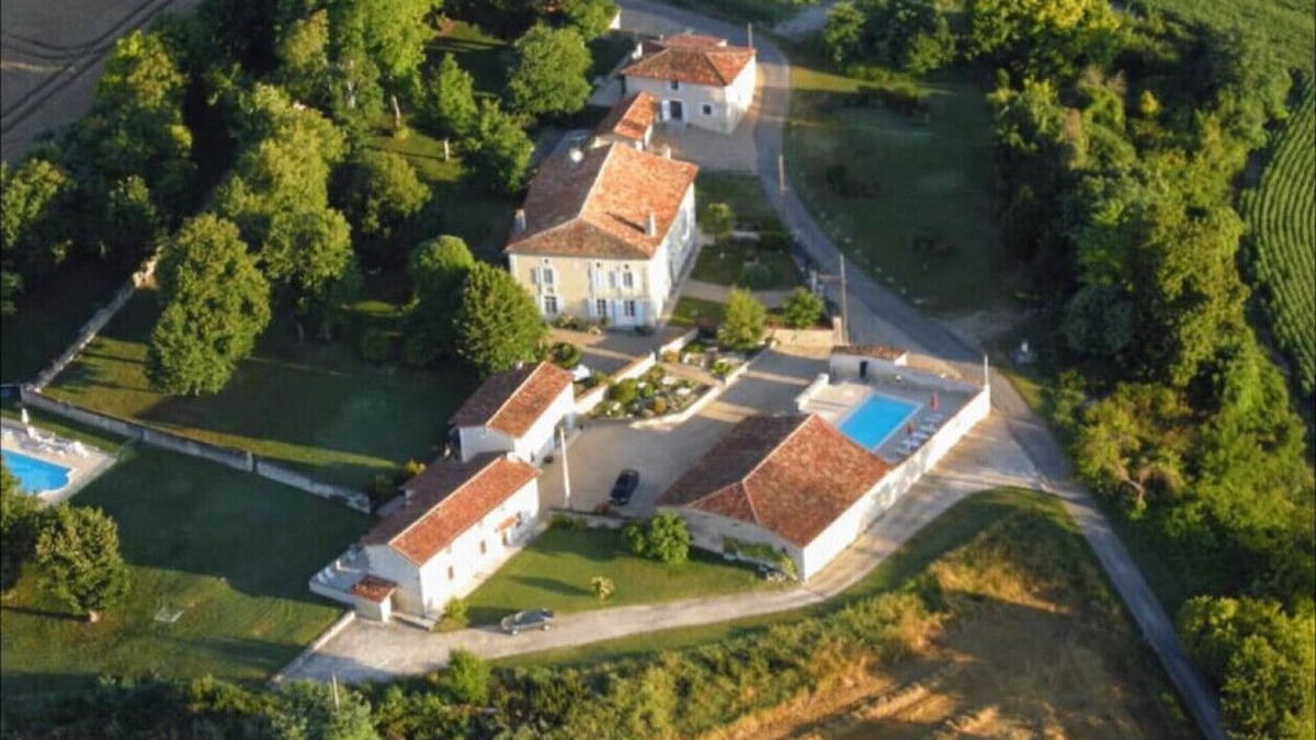 Montboyer House | A secluded rural estate