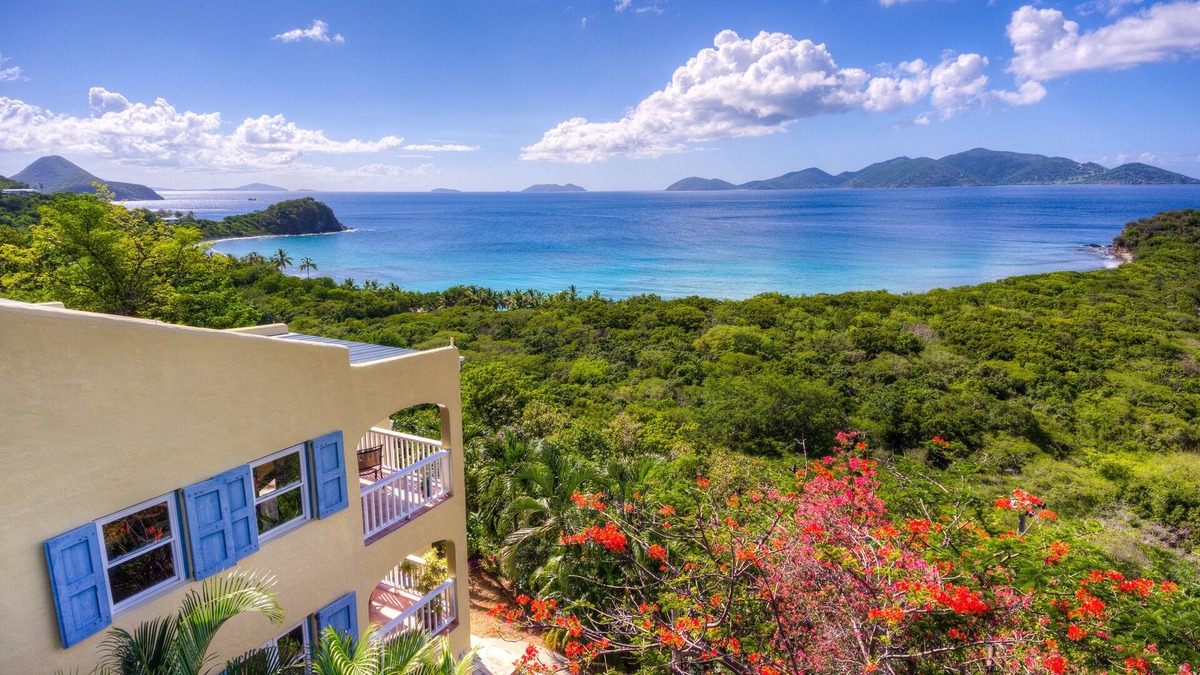 Belmont Villa | A Secluded "Walk to Beach" Villa