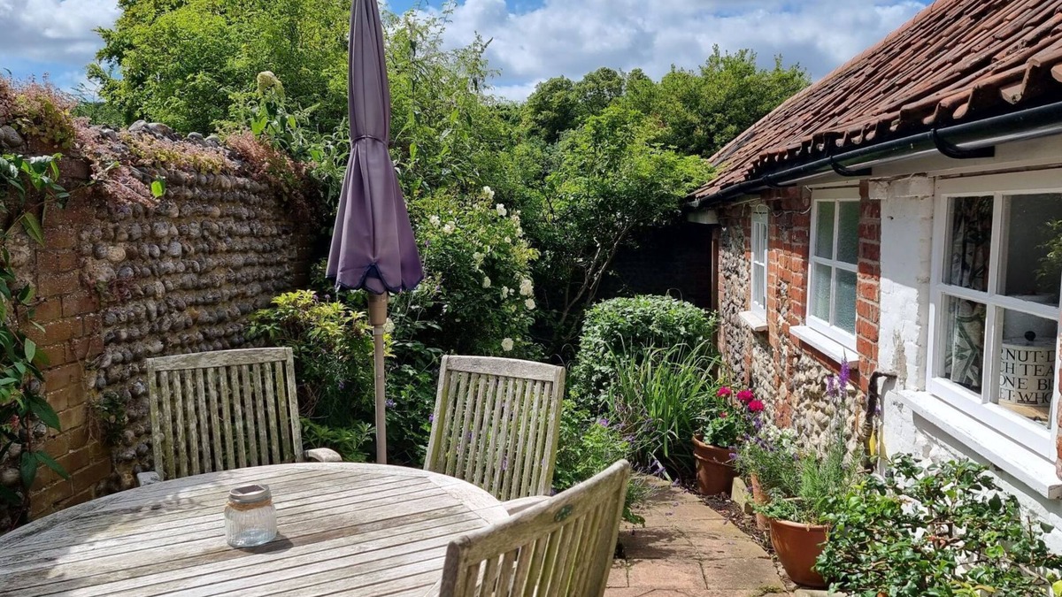 Stiffkey Cottage | A self catering cottage that sleeps 4 guests in 2 bedrooms