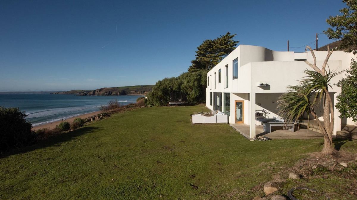Praa Sands House | A sensational beach house just metres from Praa Sands Beach, with stunning sea views, large garden a